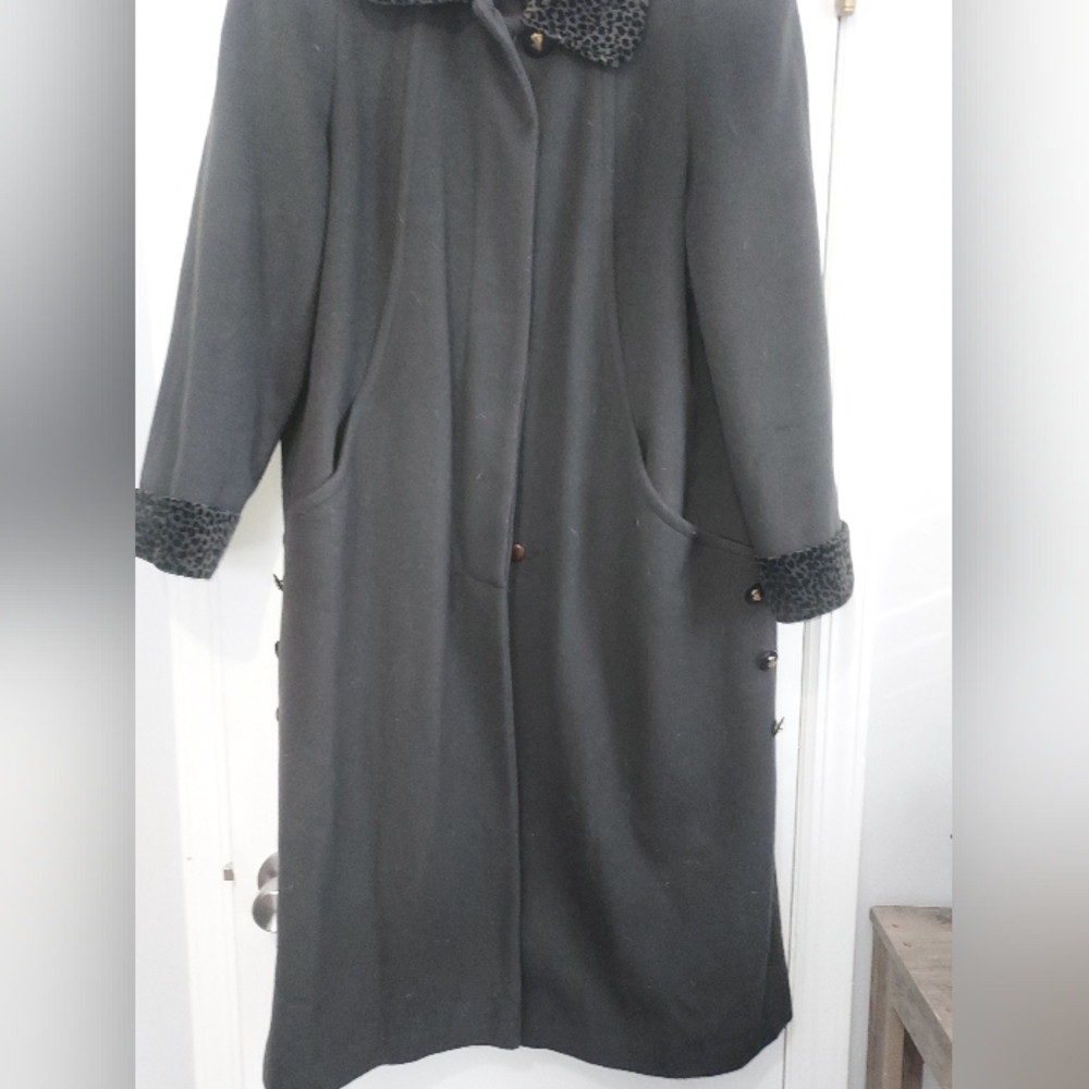 VINTAGE ALORNA WOOL COAT W LEOPARD PRINT CUFFS AND COLLAR